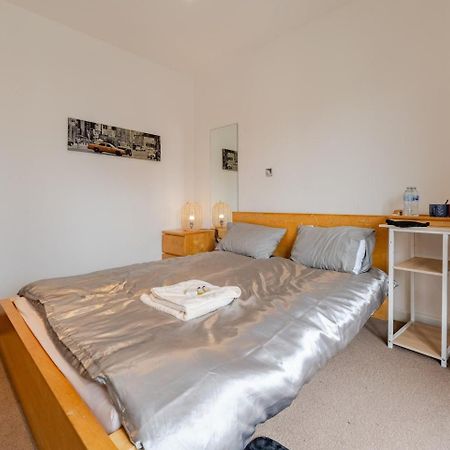 Private Room In Cardiff City Center Екстер'єр фото