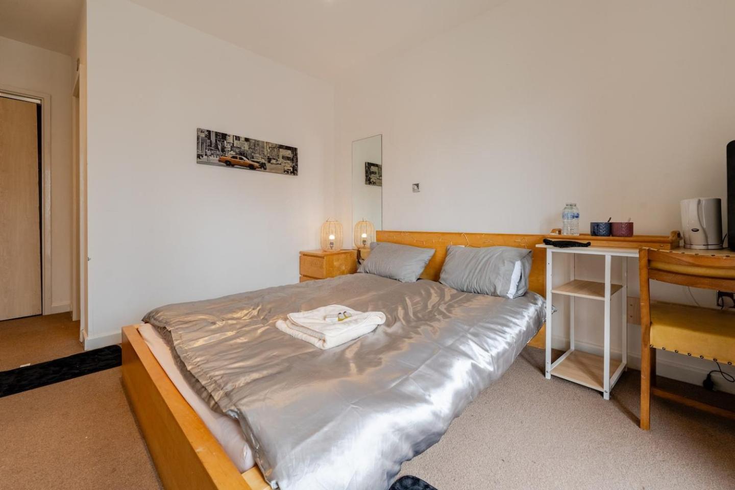 Private Room In Cardiff City Center Екстер'єр фото
