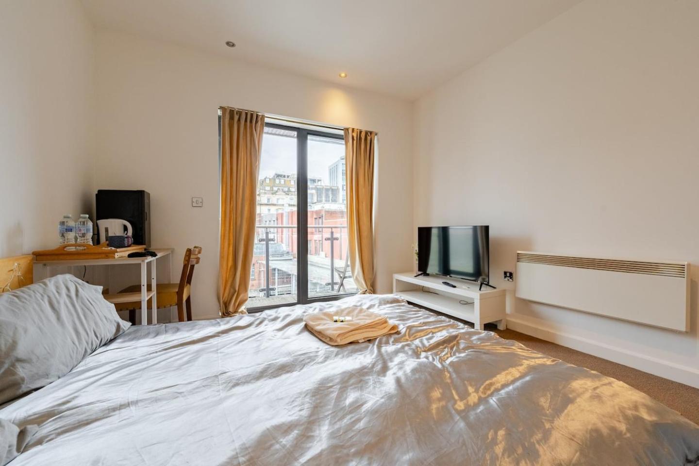 Private Room In Cardiff City Center Екстер'єр фото